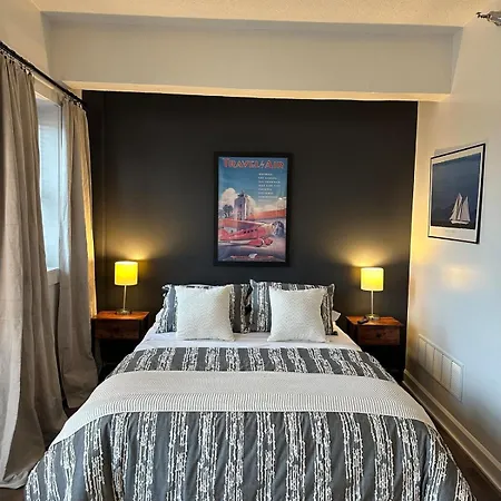 Downtown Studio With Full Kitchen And Bath